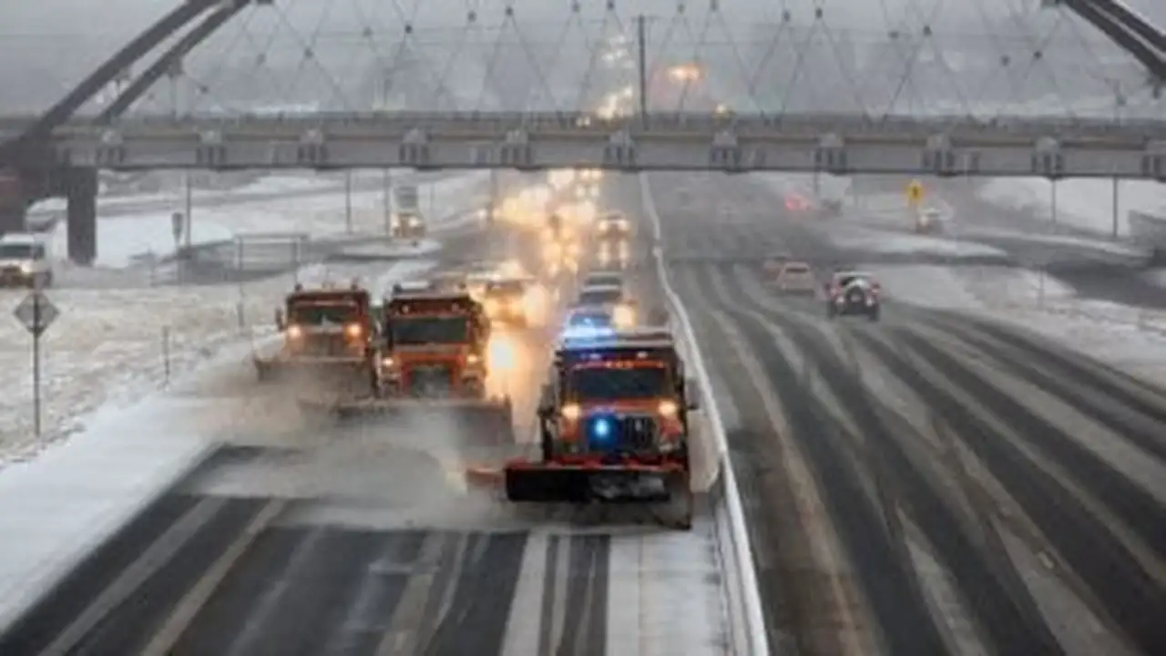 ظلام في أمريكا.. عاصفة شتوية تقطع الكهرباء عن 160 ألف مشترك وتلغي الرحلات جوية